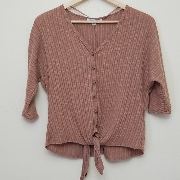 Green Envelope Tie Front 3/4 Sleeve Top - Picture 2 of 6